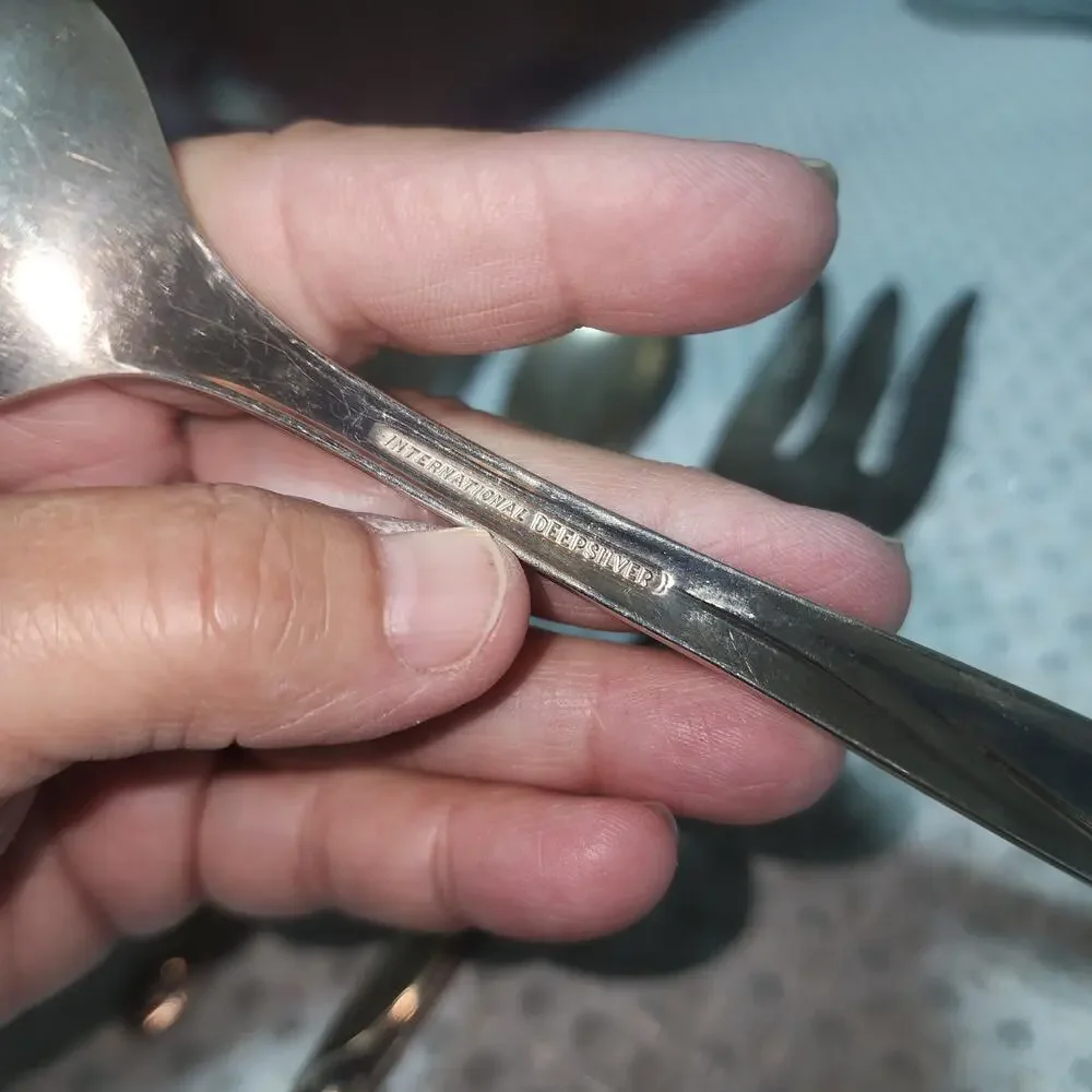 INTERNATIONAL DEEP SILVER SET OF 5 SILVER PLATED HEAVY SERVING UTENSILS